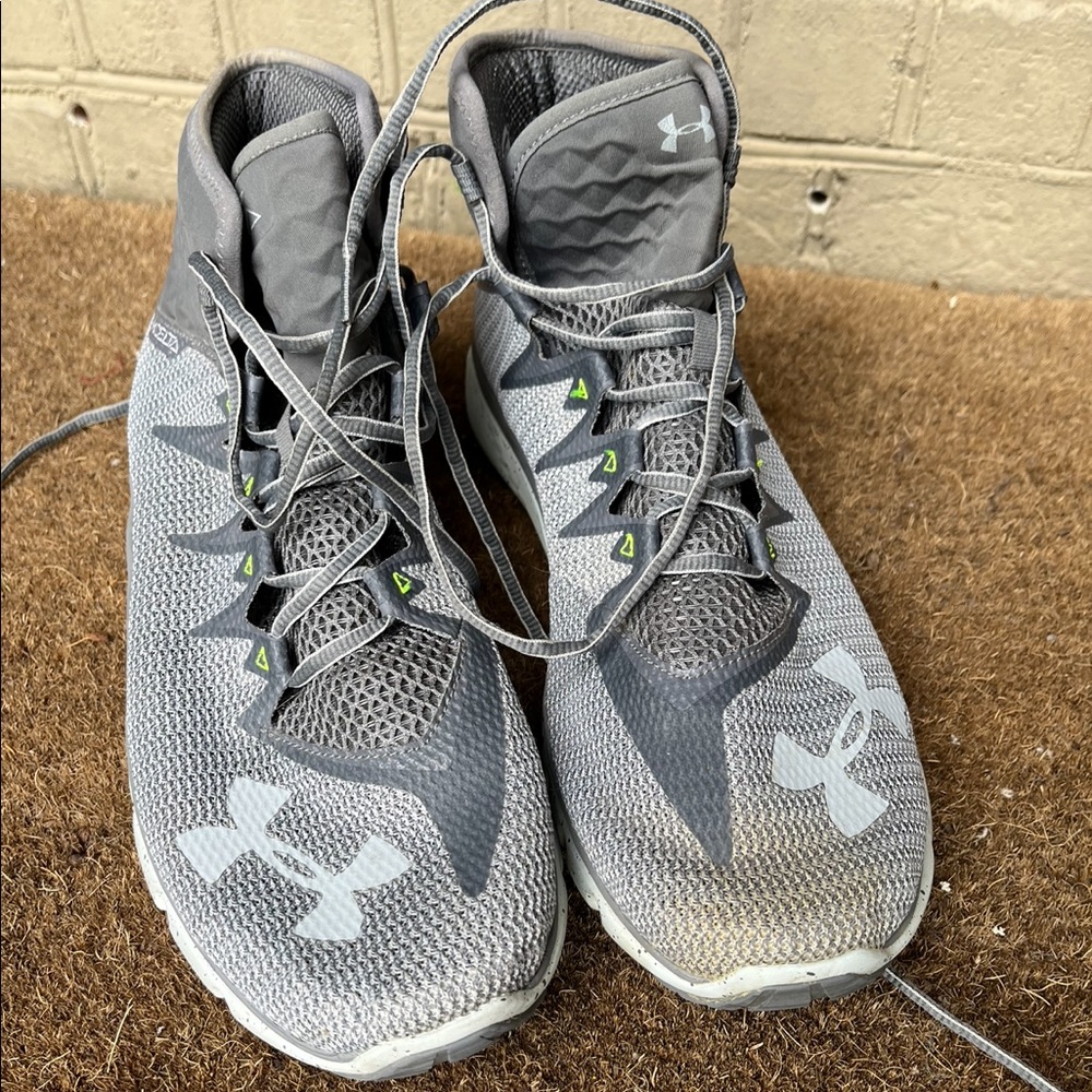 Mens Under Armour Athletic shoes EUC